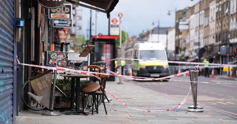 Devetogodišnjakinja upucana u londonskom restoranu, bori se za život